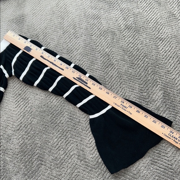 Club Monaco Monochrome Striped Knit Off Shoulder Black and White Pinoy SZ S/P - Picture 10 of 10